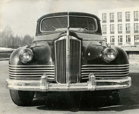 Шесть фотографий автомобилей ГАЗ-М1, ЗИС-101, ЗИС-110. [Середина 1970-х гг.].